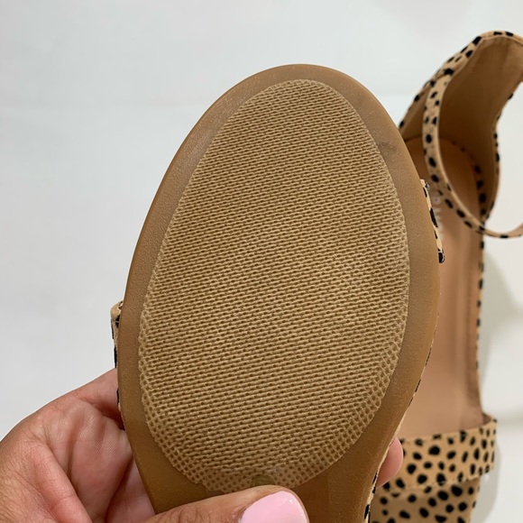 NEW PolkaDot Low Heel Ankle Strap Block Heel TAN Sandals - Picture 7 of 7